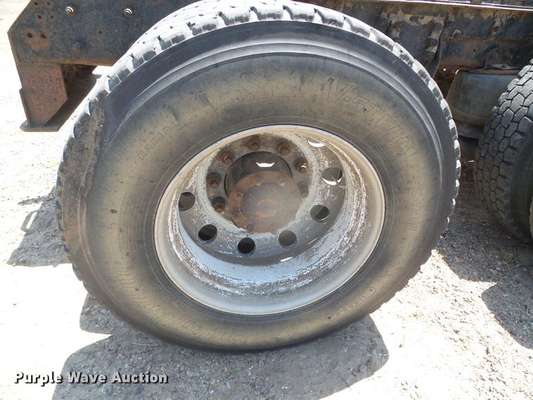 image for item DI5665 1998 Mack CH613  crane truck