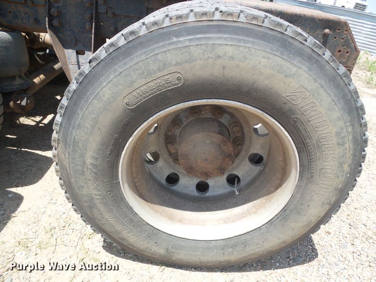 image for item DI5665 1998 Mack CH613  crane truck