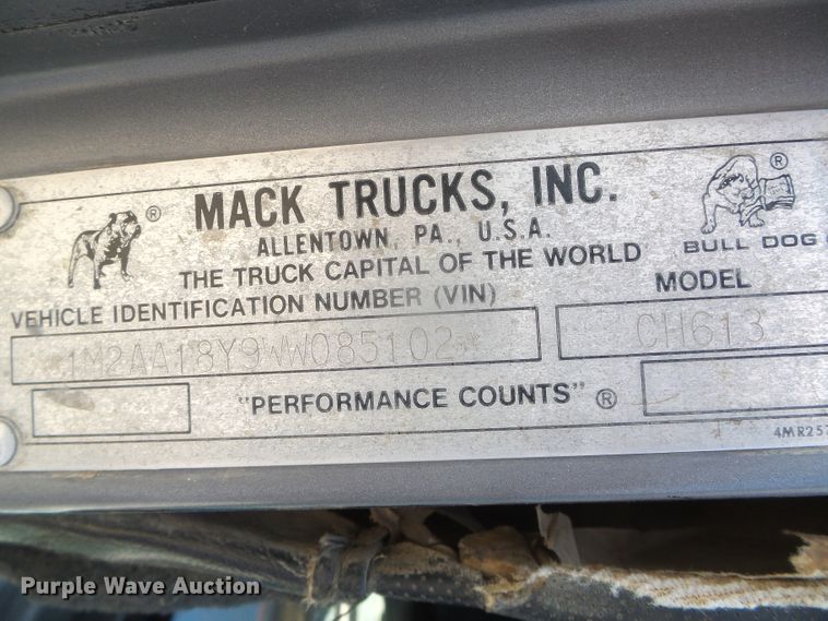 image for item DI5665 1998 Mack CH613  crane truck