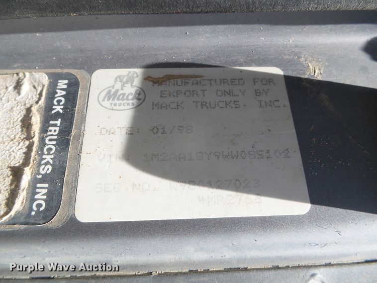 image for item DI5665 1998 Mack CH613  crane truck