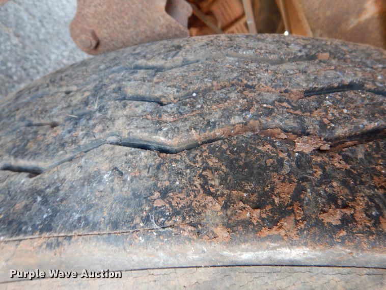 image for item DJ0468 1985 American  dry van trailer