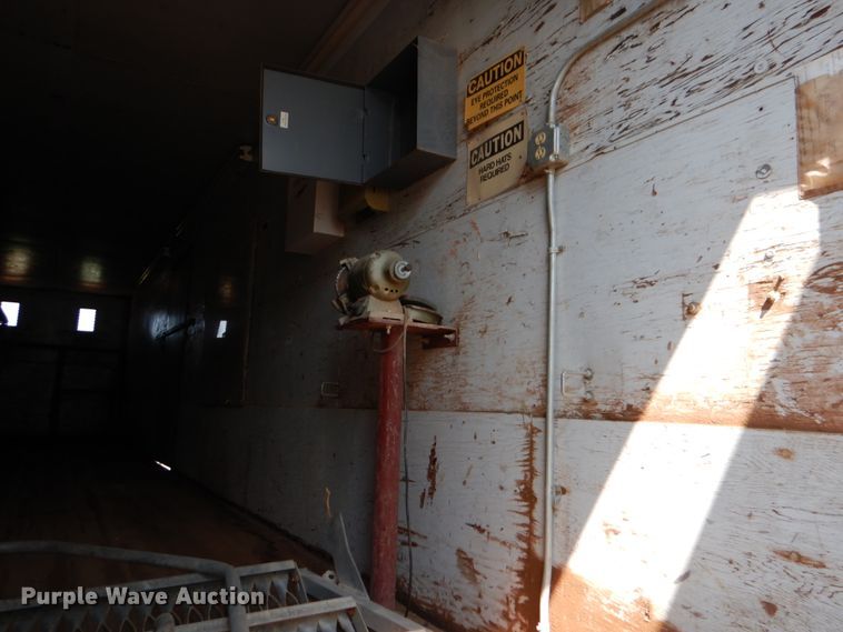 image for item DJ0469 1969 Fruehauf  dry van trailer