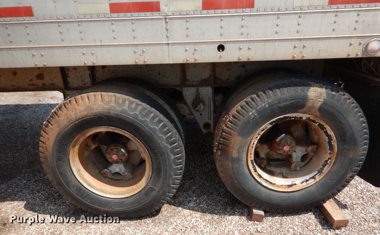 image for item DJ0469 1969 Fruehauf  dry van trailer