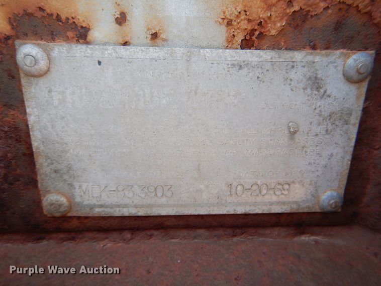 image for item DJ0469 1969 Fruehauf  dry van trailer