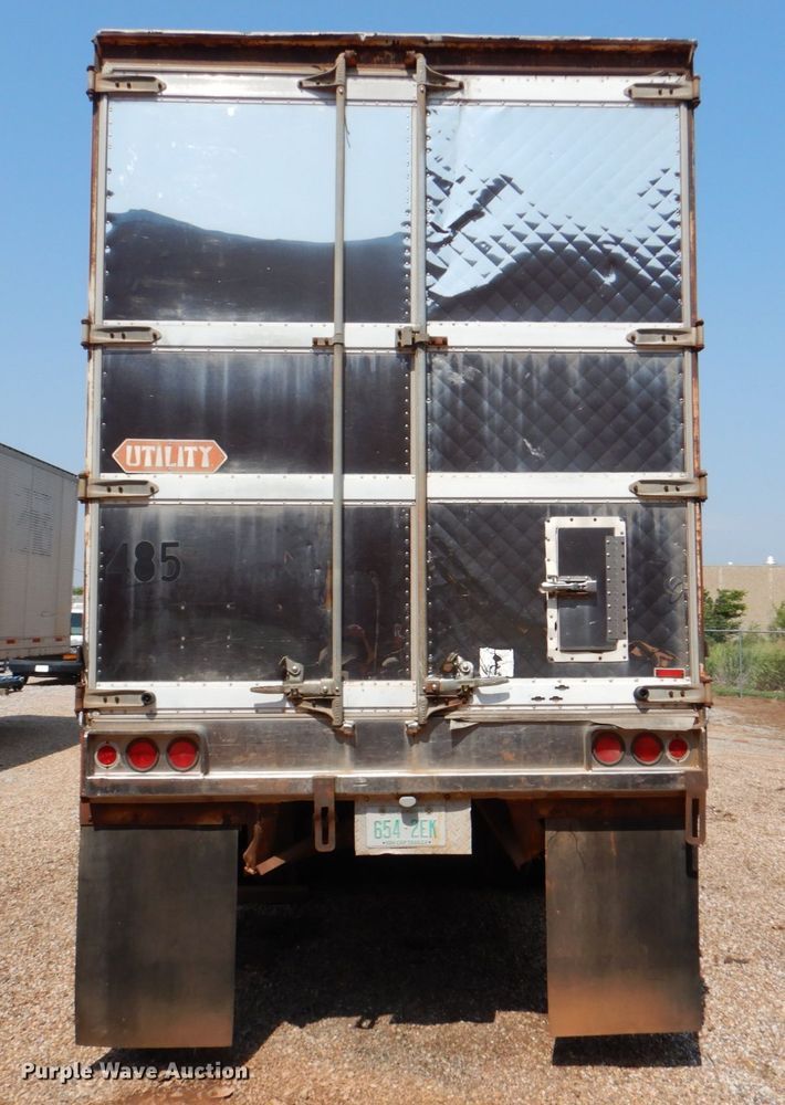 image for item DJ0470 1984 Utility R450CX  dry van trailer