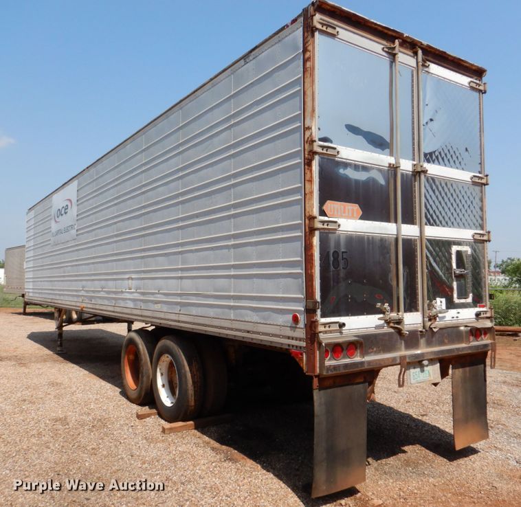 image for item DJ0470 1984 Utility R450CX  dry van trailer