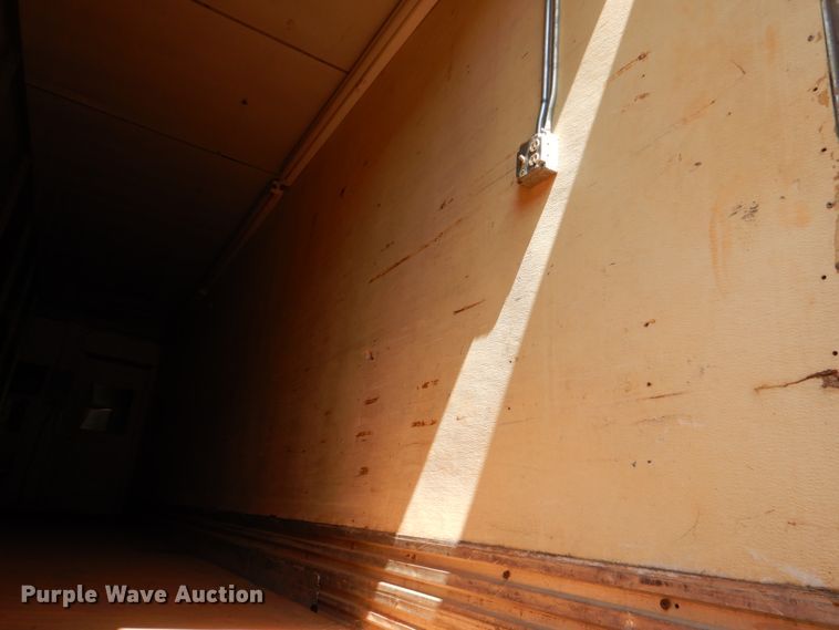 image for item DJ0470 1984 Utility R450CX  dry van trailer