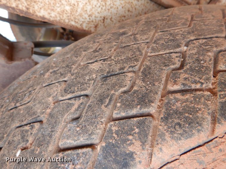 image for item DJ0470 1984 Utility R450CX  dry van trailer