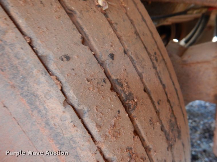 image for item DJ0470 1984 Utility R450CX  dry van trailer