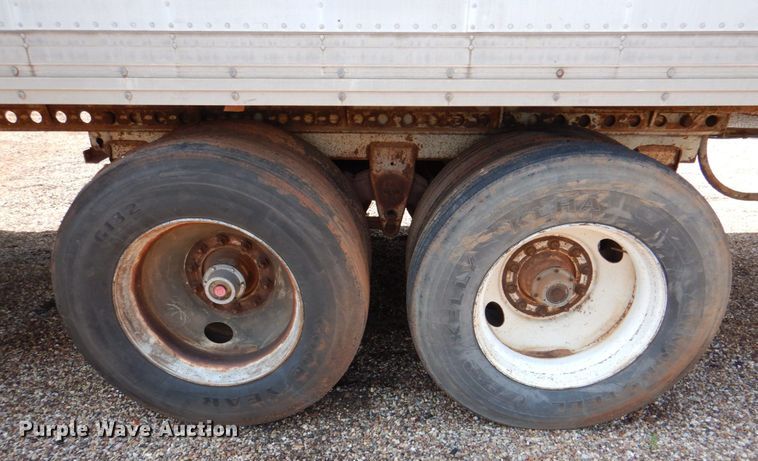 image for item DJ0470 1984 Utility R450CX  dry van trailer