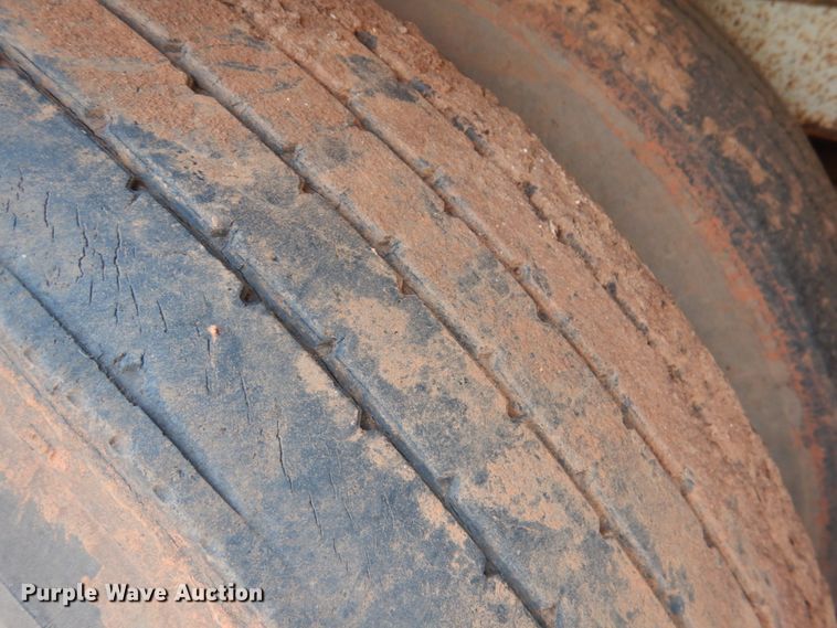 image for item DJ0470 1984 Utility R450CX  dry van trailer