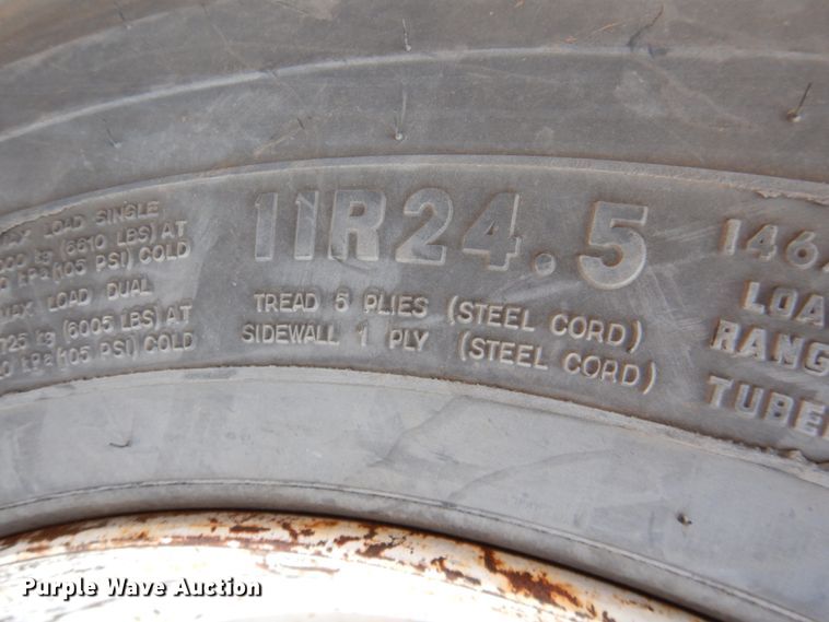 image for item DJ0470 1984 Utility R450CX  dry van trailer