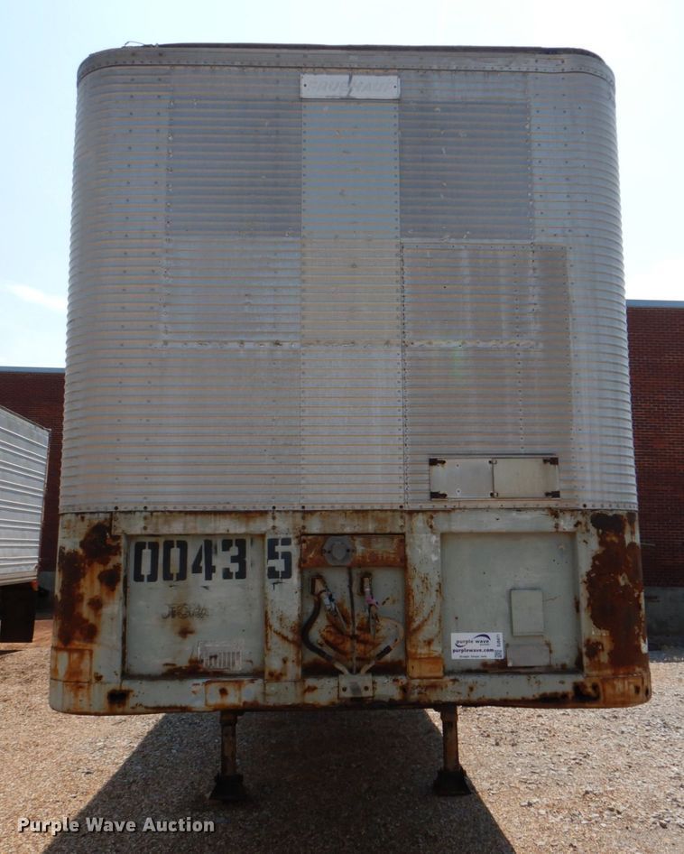 image for item DJ0471 1972 Fruehauf FB8-F2-45  dry van trailer