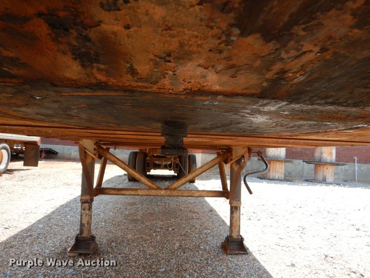 image for item DJ0471 1972 Fruehauf FB8-F2-45  dry van trailer