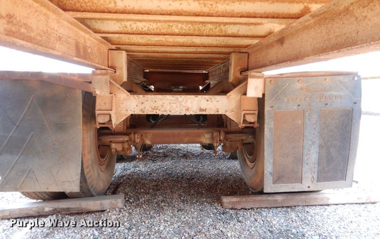 image for item DJ0471 1972 Fruehauf FB8-F2-45  dry van trailer