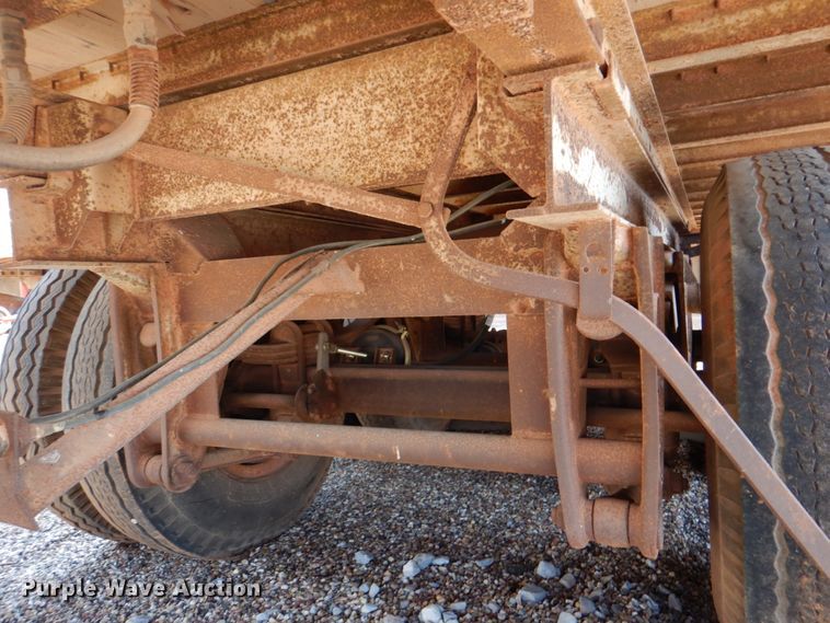 image for item DJ0471 1972 Fruehauf FB8-F2-45  dry van trailer