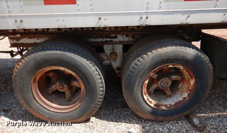 image for item DJ0471 1972 Fruehauf FB8-F2-45  dry van trailer