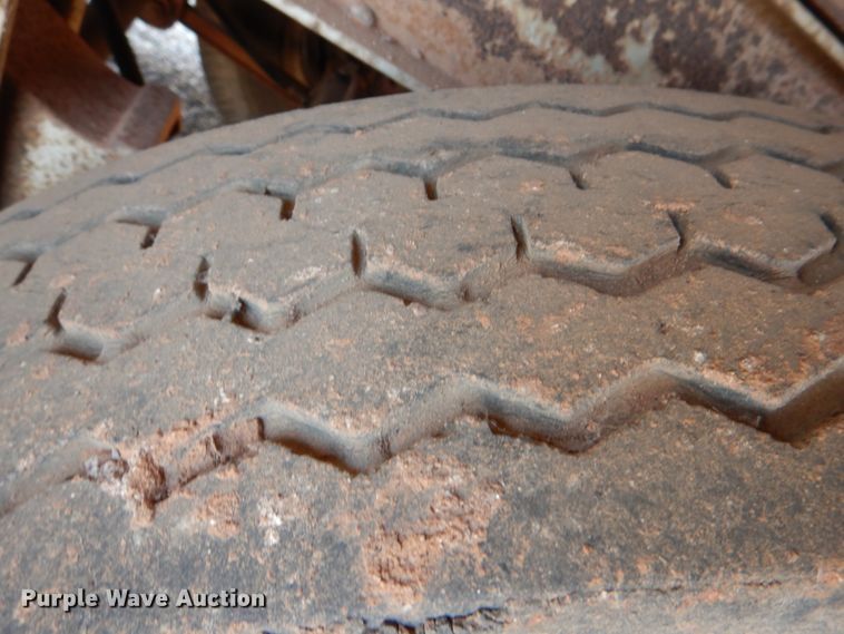 image for item DJ0471 1972 Fruehauf FB8-F2-45  dry van trailer