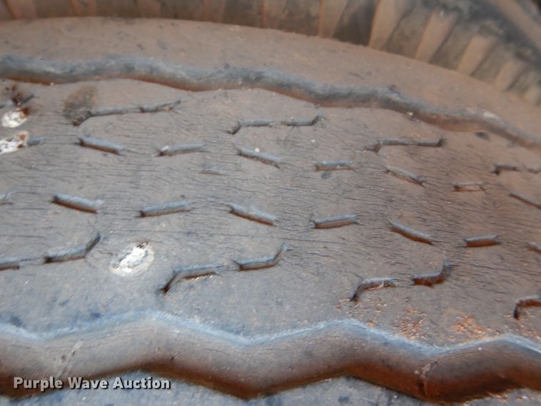 image for item DJ0471 1972 Fruehauf FB8-F2-45  dry van trailer