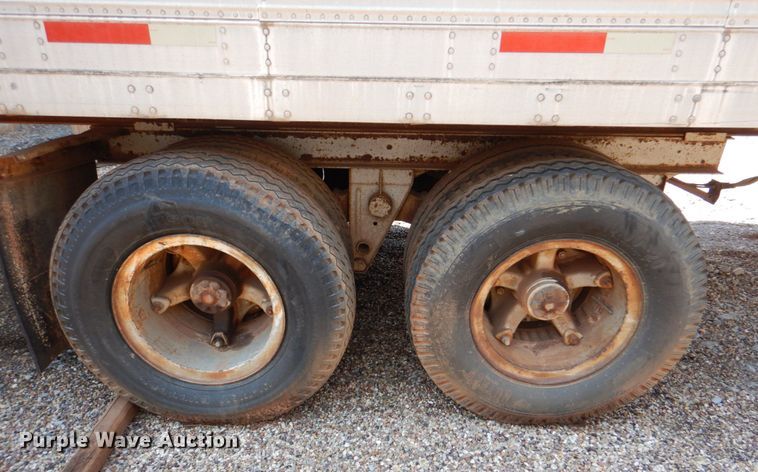 image for item DJ0471 1972 Fruehauf FB8-F2-45  dry van trailer