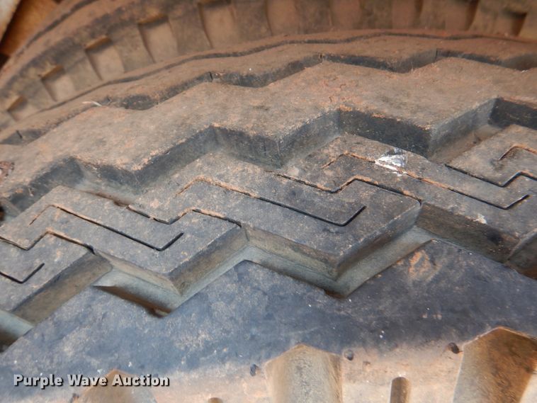 image for item DJ0471 1972 Fruehauf FB8-F2-45  dry van trailer