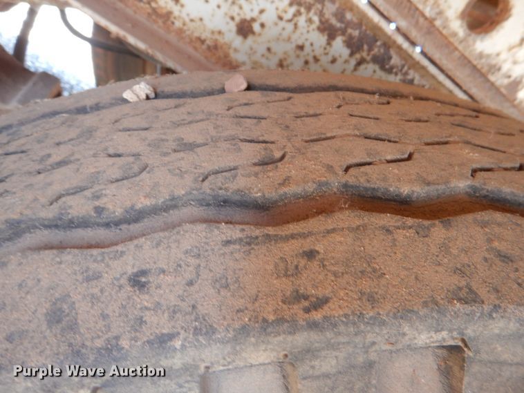 image for item DJ0471 1972 Fruehauf FB8-F2-45  dry van trailer