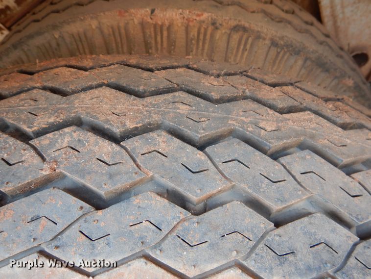 image for item DJ0471 1972 Fruehauf FB8-F2-45  dry van trailer