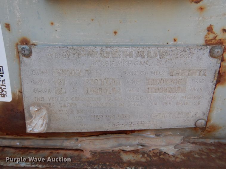 image for item DJ0471 1972 Fruehauf FB8-F2-45  dry van trailer