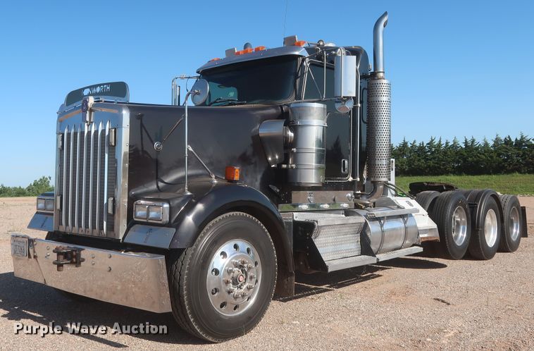 image for item DJ1928 2007 Kenworth W900  semi truck