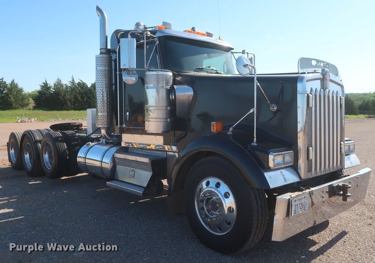 image for item DJ1928 2007 Kenworth W900  semi truck