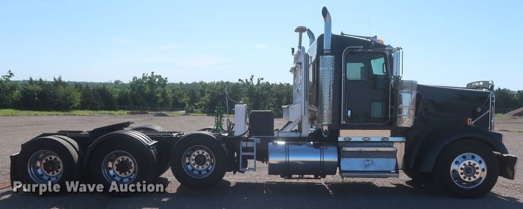 image for item DJ1928 2007 Kenworth W900  semi truck