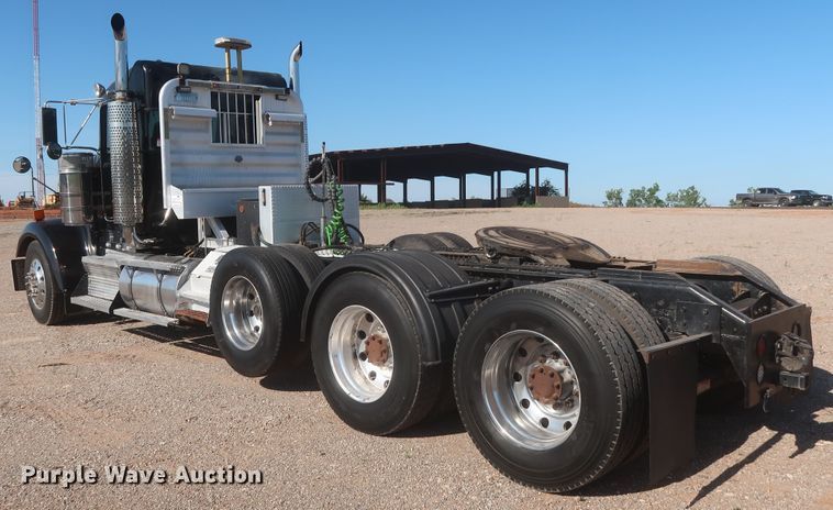 image for item DJ1928 2007 Kenworth W900  semi truck