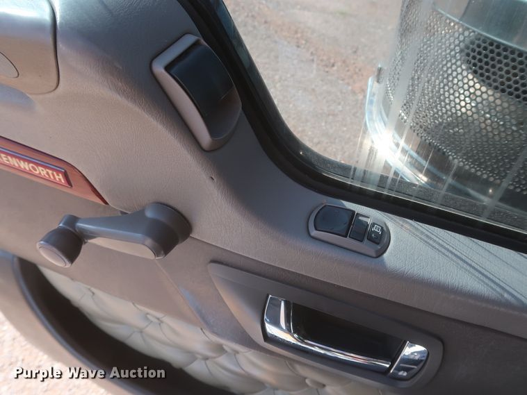 image for item DJ1928 2007 Kenworth W900  semi truck