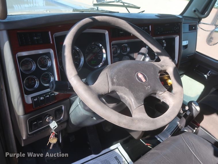 image for item DJ1928 2007 Kenworth W900  semi truck