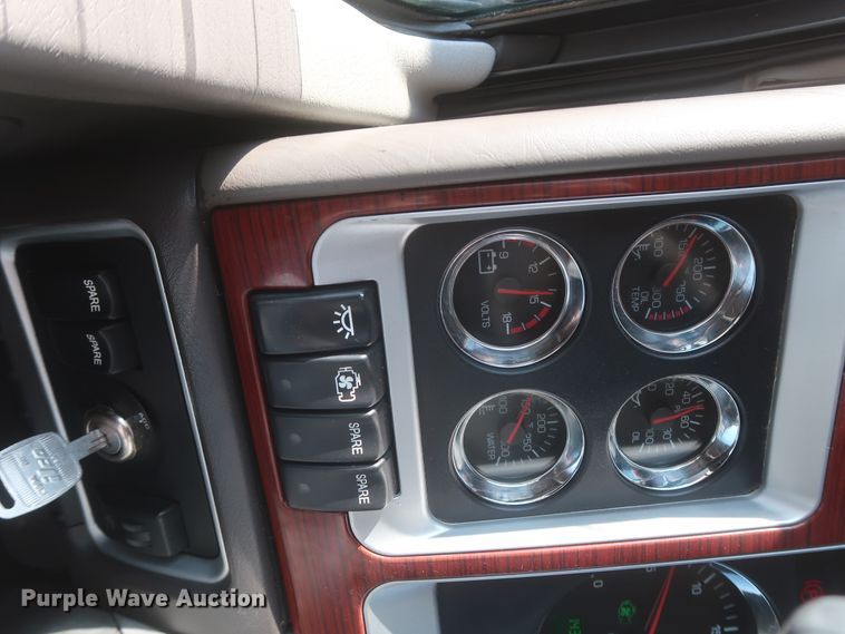 image for item DJ1928 2007 Kenworth W900  semi truck