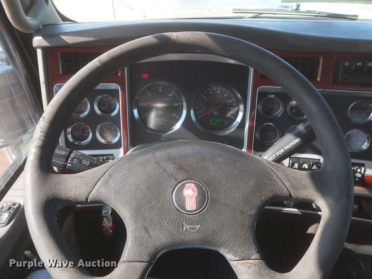 image for item DJ1928 2007 Kenworth W900  semi truck