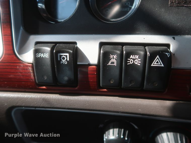 image for item DJ1928 2007 Kenworth W900  semi truck