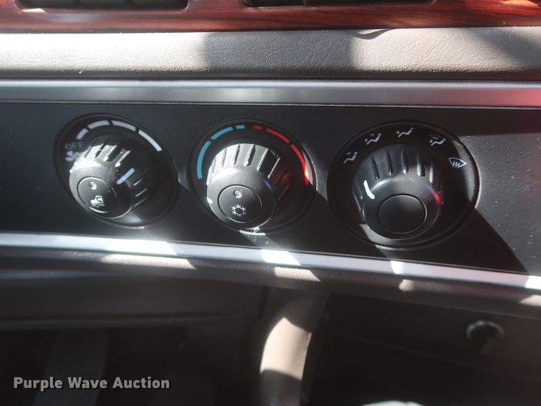 image for item DJ1928 2007 Kenworth W900  semi truck