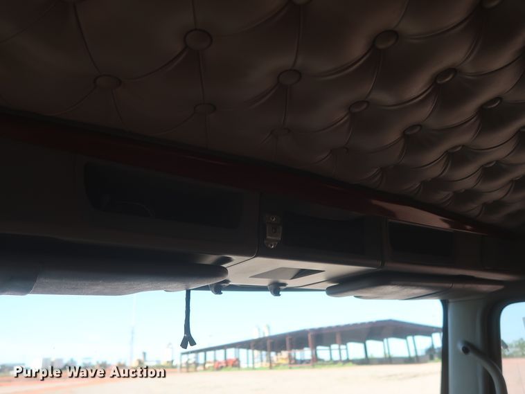 image for item DJ1928 2007 Kenworth W900  semi truck