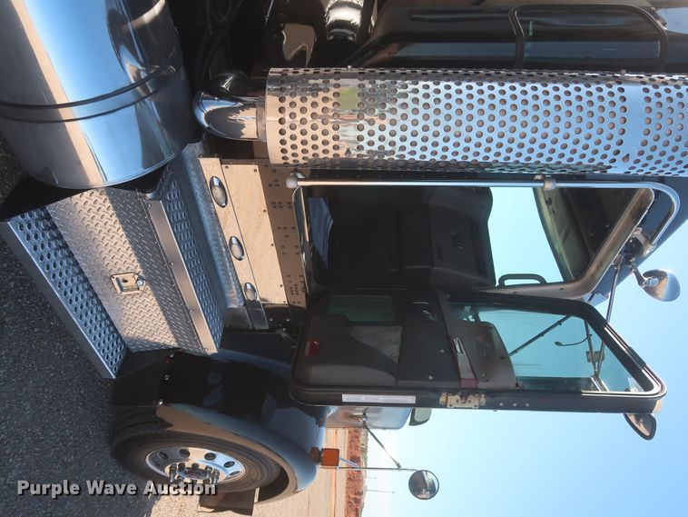 image for item DJ1928 2007 Kenworth W900  semi truck