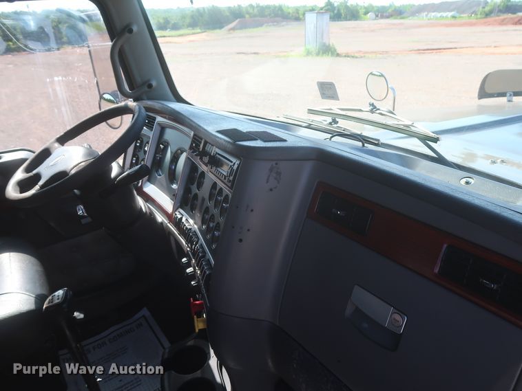 image for item DJ1928 2007 Kenworth W900  semi truck