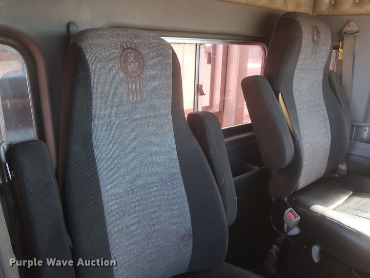 image for item DJ1928 2007 Kenworth W900  semi truck