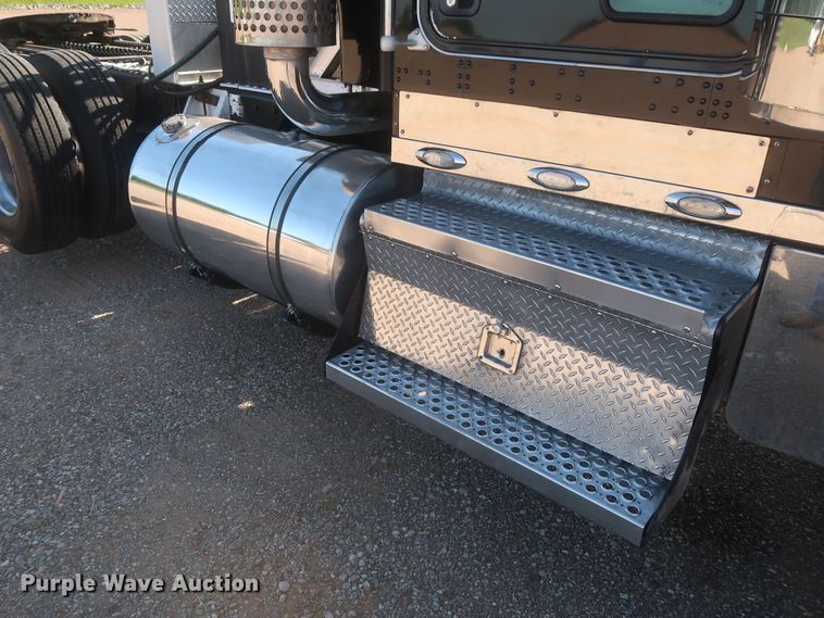 image for item DJ1928 2007 Kenworth W900  semi truck