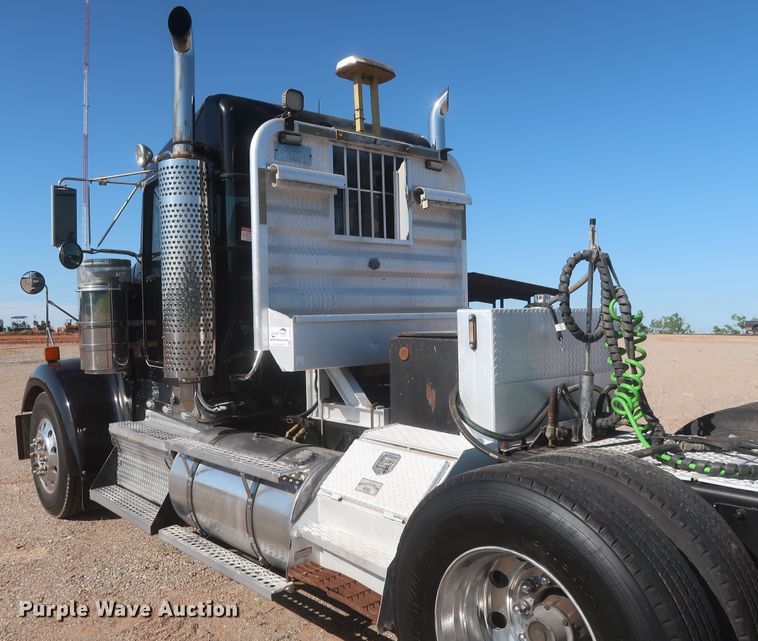 image for item DJ1928 2007 Kenworth W900  semi truck