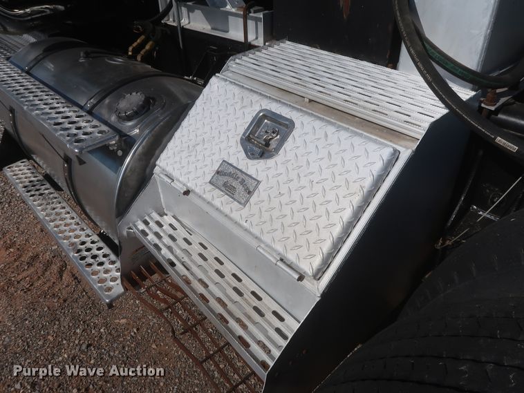 image for item DJ1928 2007 Kenworth W900  semi truck