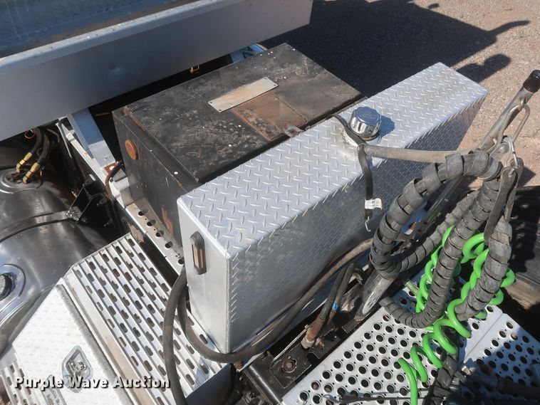 image for item DJ1928 2007 Kenworth W900  semi truck