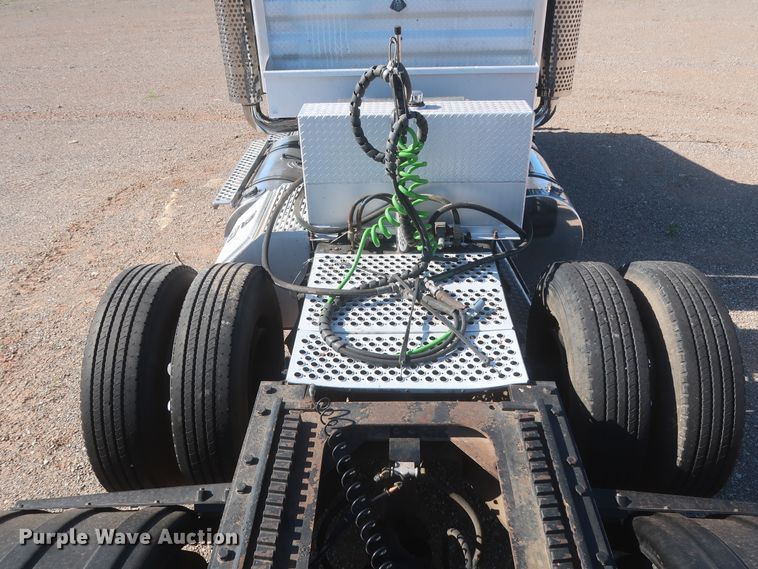 image for item DJ1928 2007 Kenworth W900  semi truck