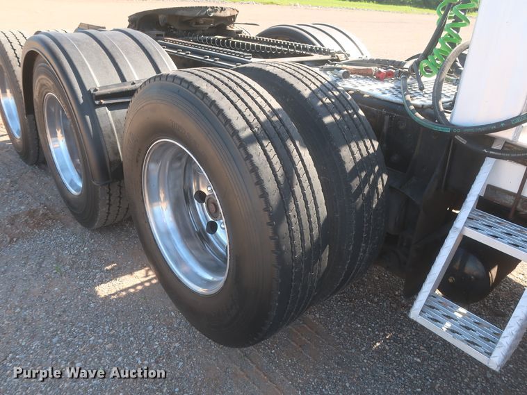 image for item DJ1928 2007 Kenworth W900  semi truck