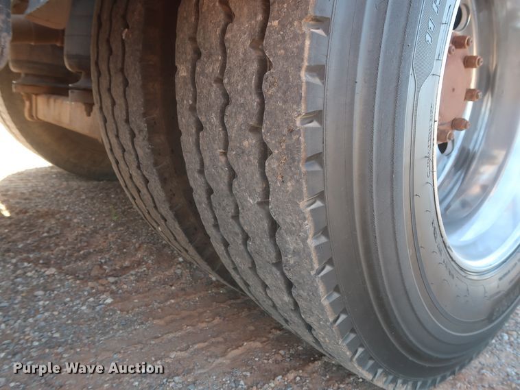 image for item DJ1928 2007 Kenworth W900  semi truck