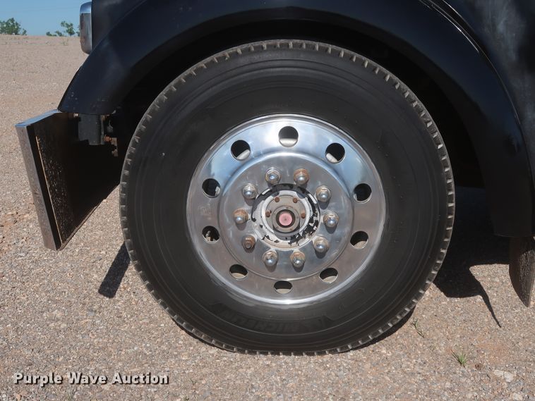 image for item DJ1928 2007 Kenworth W900  semi truck